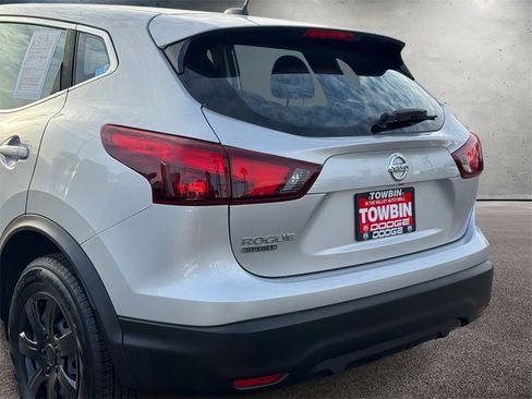 Used 2019 Nissan Rogue Sport S image 5