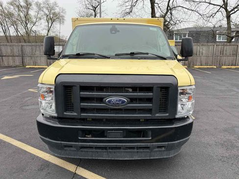 Used 2022 Ford E-450 and Econoline 450 Super Duty RWD image 2