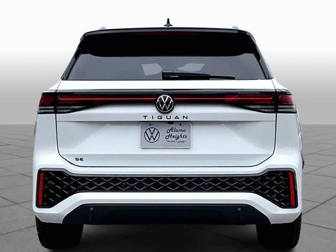 New 2026 Volkswagen Tiguan SE R-Line FWD image 4