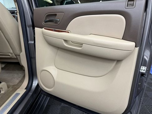 Used 2011 Chevrolet Avalanche LTZ AWD/4WD image 8