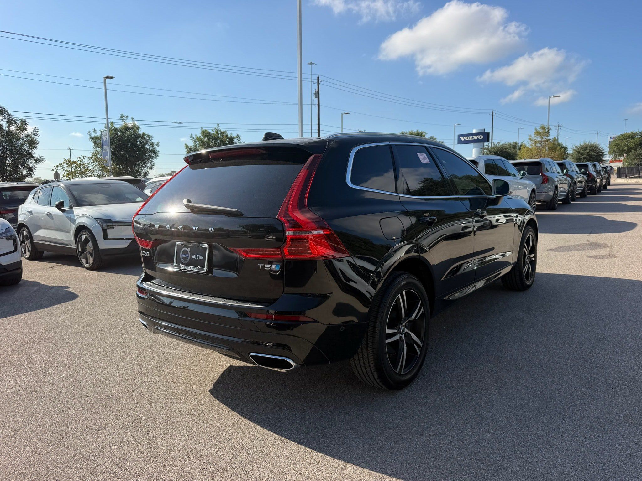 Used 2019 Volvo XC60 T5 R-Design w/ Protection Package Premier FWD image 6