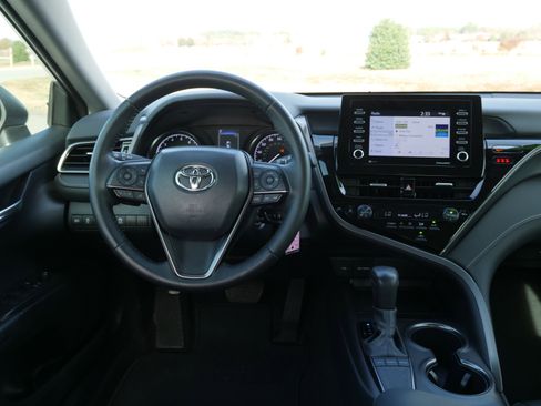 Used 2024 Toyota Camry SE image 19