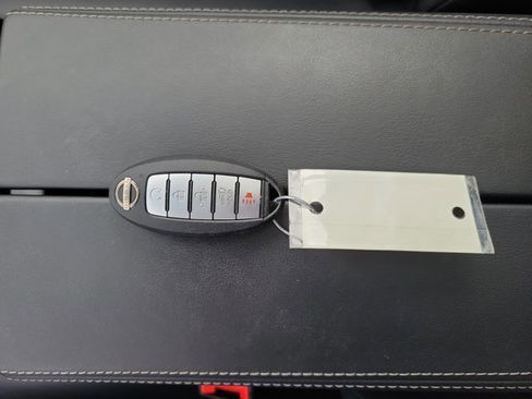 Used 2022 Nissan Rogue SV w/ SV Premium Package image 38