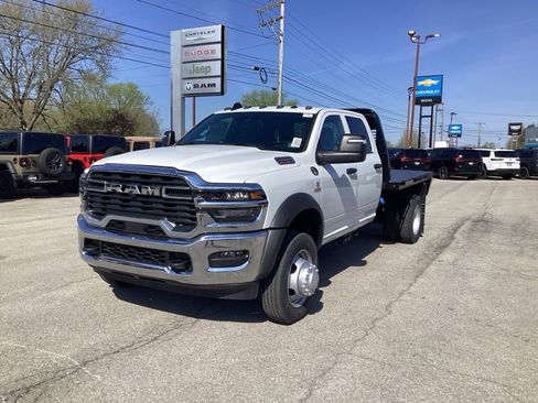 New 2026 RAM 5500 Tradesman w/ Chrome Appearance Group AWD/4WD image 3