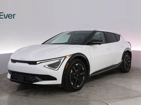 Used 2025 Kia EV6 Wind image 2