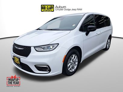 New 2026 Chrysler Pacifica Select