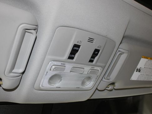Used 2015 Toyota RAV4 XLE FWD image 24