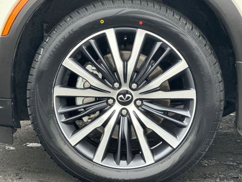 Used 2025 INFINITI QX60 Sensory w/ Vision Package image 28