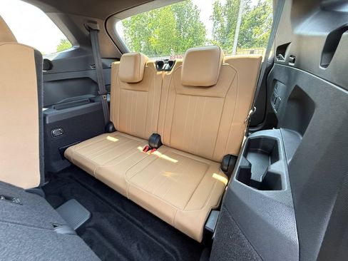 Used 2023 Volkswagen Tiguan SE R-Line FWD image 25