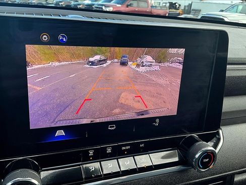 Used 2024 Chevrolet Colorado Trail Boss w/ Safety Package image 10