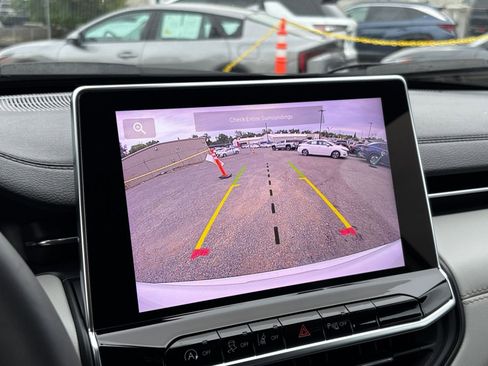 Used 2025 Jeep Compass Limited image 24