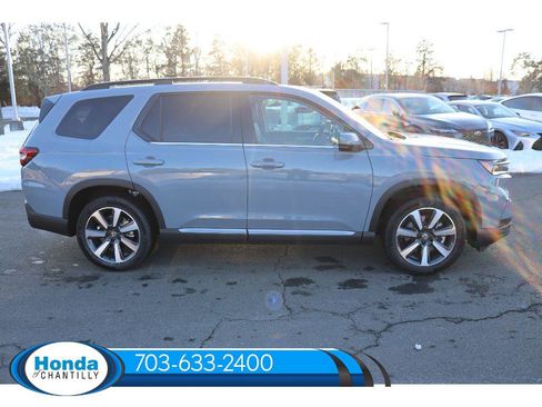 New 2025 Honda Pilot Touring image 8