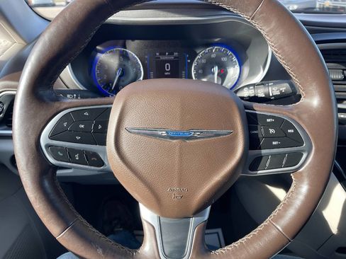 Used 2019 Chrysler Pacifica Touring-L image 19