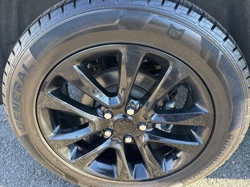 Certified 2022 Jeep Grand Cherokee Laredo X image 9