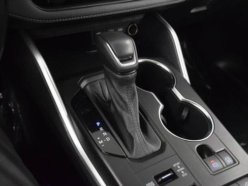 Certified 2022 Toyota Highlander XLE image 29