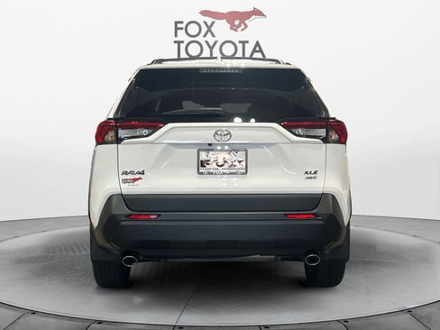 Used 2021 Toyota RAV4 XLE w/ Convenience Package image 4