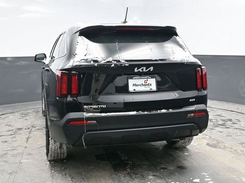 Used 2023 Kia Sorento LX image 5