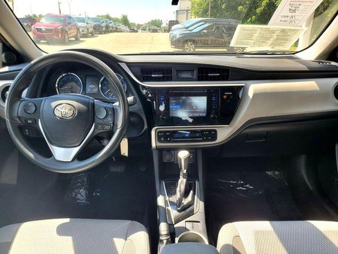 Used 2017 Toyota Corolla LE FWD image 8