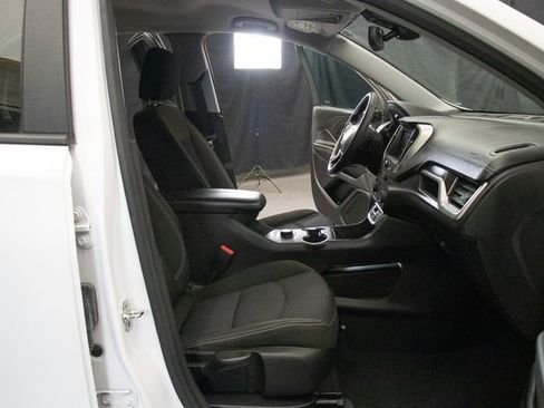 Used 2024 GMC Terrain SLE w/ Elevation Edition AWD/4WD image 17