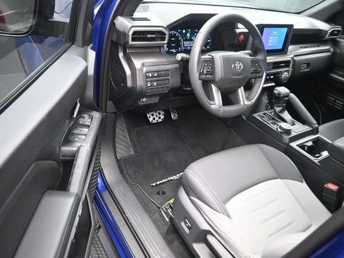 Used 2025 Toyota Tacoma TRD Sport AWD/4WD image 12