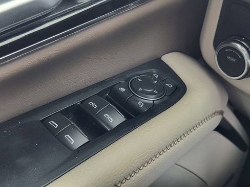 Used 2025 GMC Yukon Denali w/ Sun & Power Step Package RWD image 22