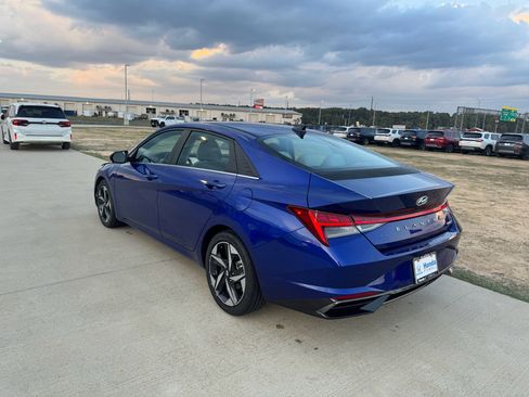 Used 2021 Hyundai Elantra Limited image 6