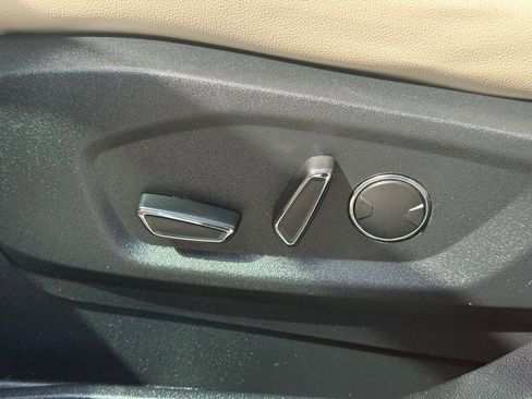 Used 2019 Ford Edge Titanium w/ Equipment Group 301A FWD image 10