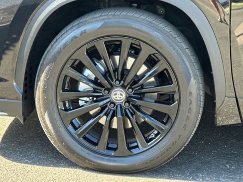 Used 2025 Toyota Highlander XSE AWD/4WD image 28