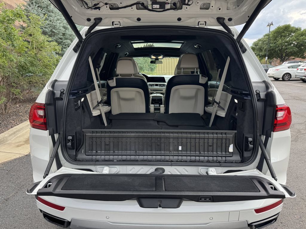 Used 2019 BMW X7 xDrive40i w/ Premium Package AWD/4WD image 11