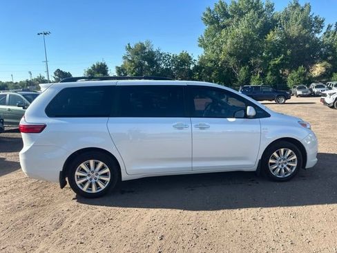 Used 2017 Toyota Sienna XLE w/ XLE Navigation Package AWD/4WD image 9