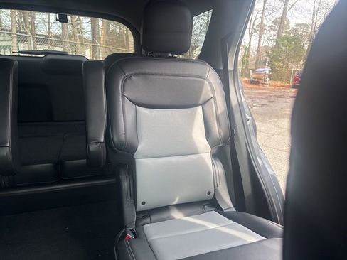 Used 2022 Ford Explorer XLT w/ Equipment Group 202A image 14
