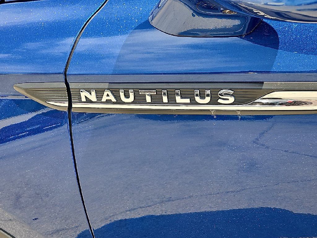 Used 2020 Lincoln Nautilus Reserve w/ Equipment Group 201A FWD image 14