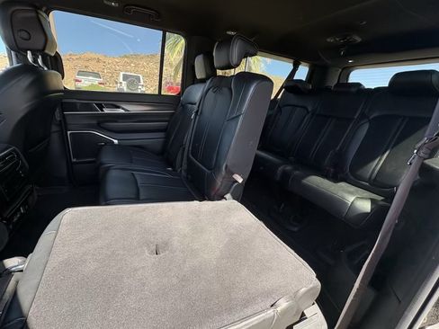Used 2024 Jeep Wagoneer L Series II w/ Flexible Seating Group AWD/4WD image 20