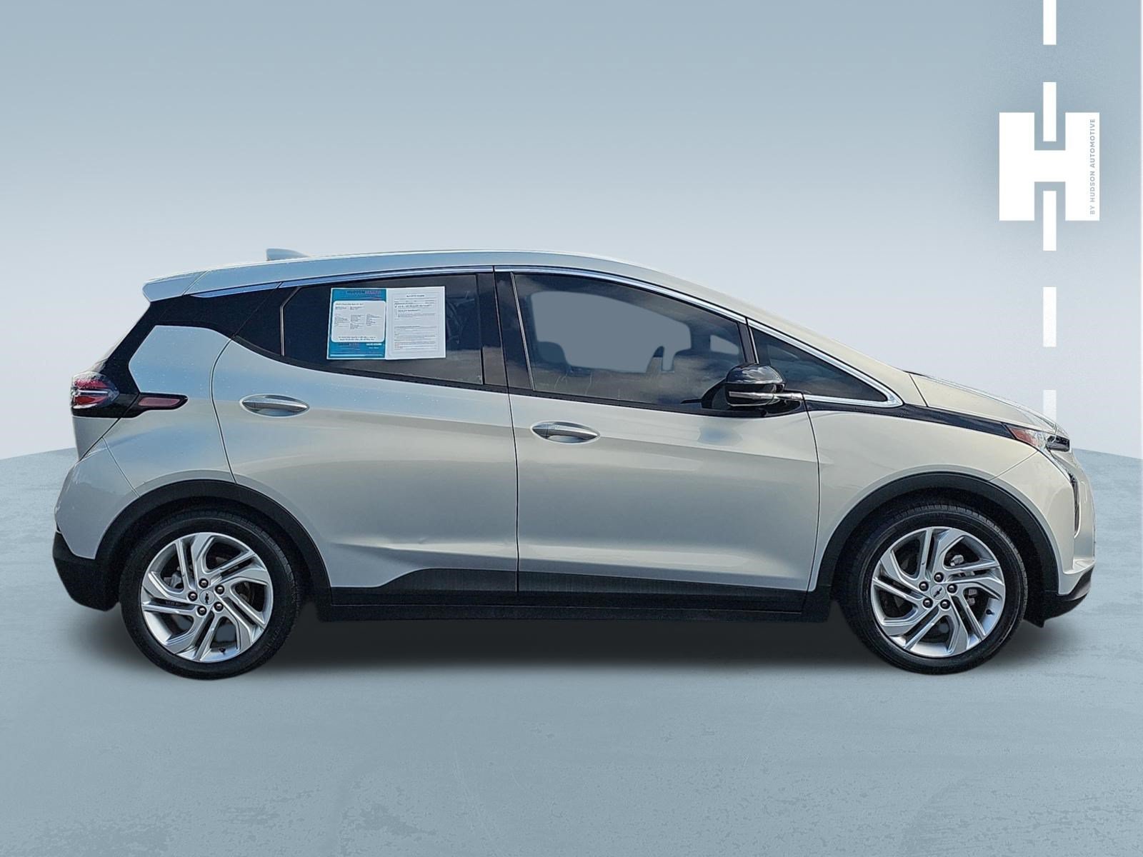 Used 2023 Chevrolet Bolt LT w/ Driver Confidence Package FWD image 3