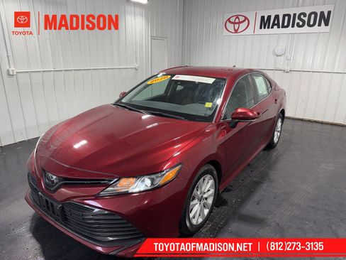 Used 2020 Toyota Camry LE image 1
