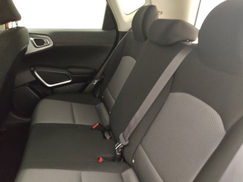 Used 2022 Kia Soul LX FWD image 18