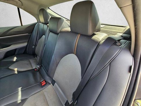 Used 2020 Toyota Camry XLE FWD image 17