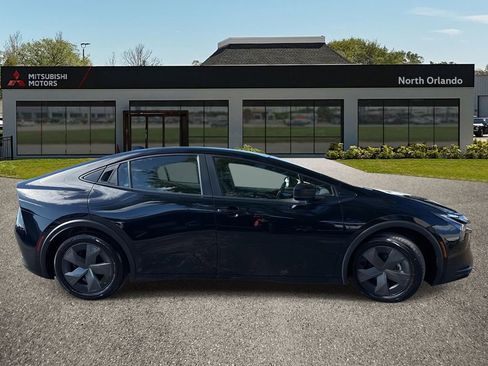 Used 2024 Toyota Prius LE FWD image 6