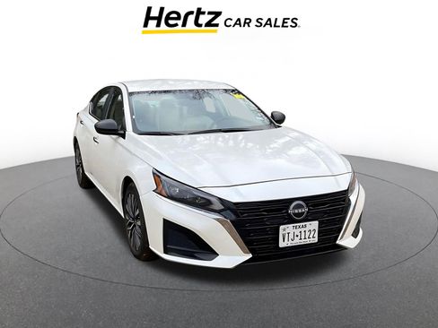 Used 2025 Nissan Altima 2.5 SV image 1