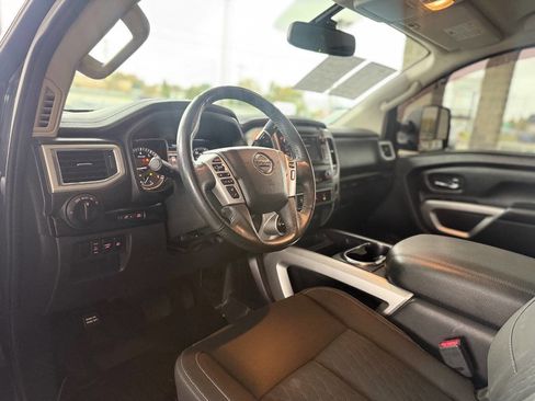 Used 2019 Nissan Titan SV w/ SV Convenience Package image 30