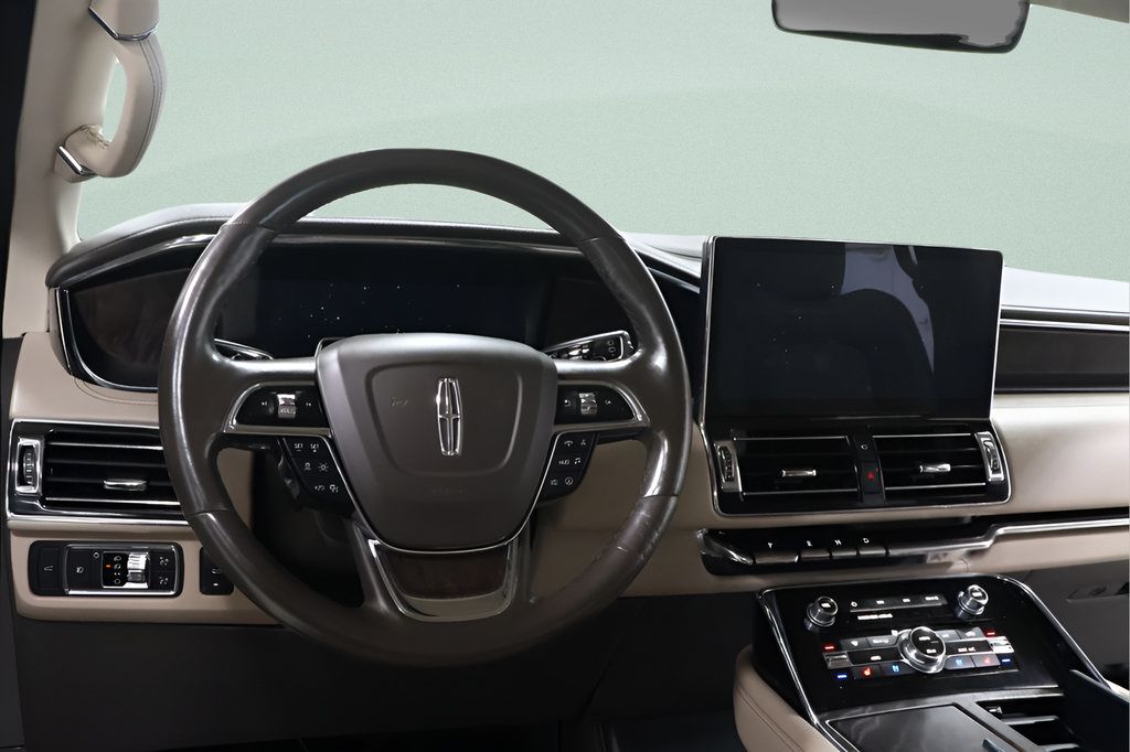 Used 2022 Lincoln Navigator Reserve AWD/4WD image 9