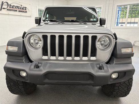 Used 2018 Jeep Wrangler Unlimited Sport S AWD/4WD image 2