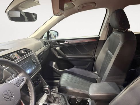 Used 2022 Volkswagen Tiguan SE image 10