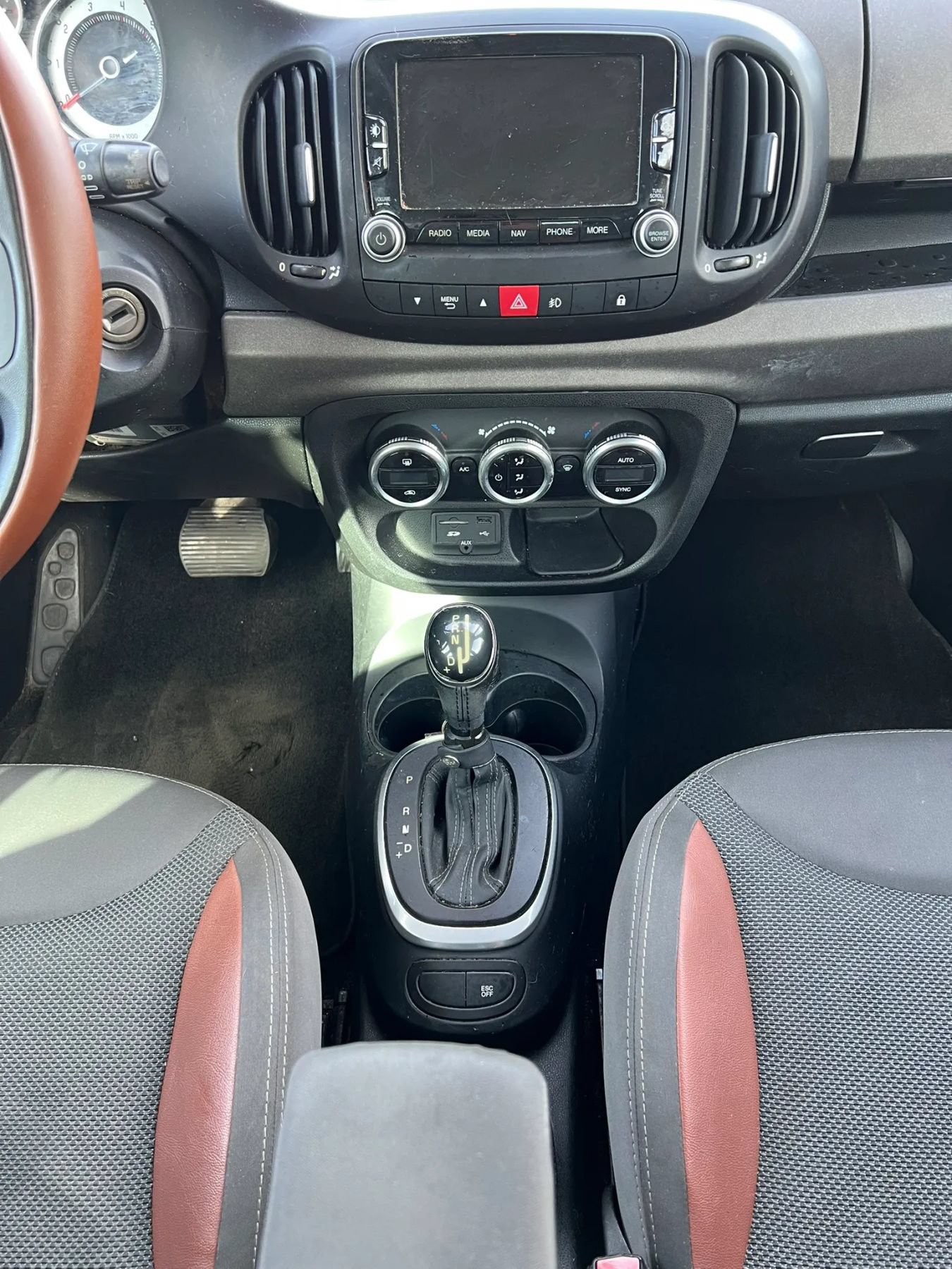 Used 2014 FIAT 500L Trekking w/ Popular Equipment Group FWD image 12