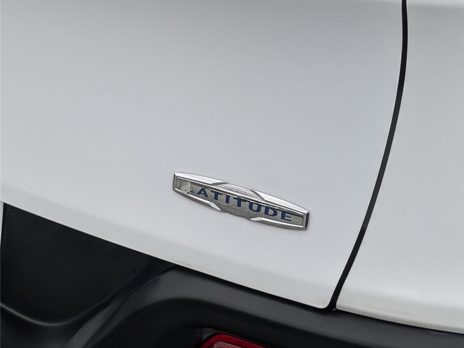 Used 2015 Jeep Cherokee Latitude FWD image 10