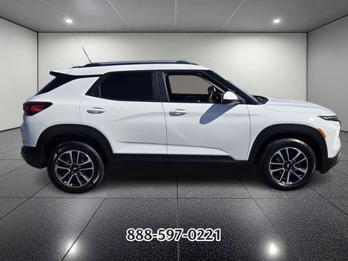 Used 2025 Chevrolet TrailBlazer LT image 6