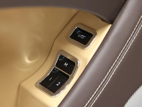 Used 2021 Bentley Bentayga AWD/4WD image 13