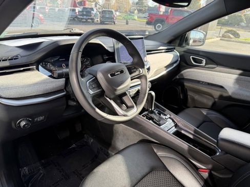 Used 2024 Jeep Compass Latitude image 15