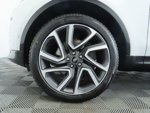 Used 2024 Land Rover Discovery Dynamic SE image 30