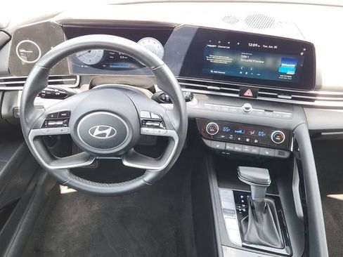 Used 2025 Hyundai Elantra Limited FWD image 28
